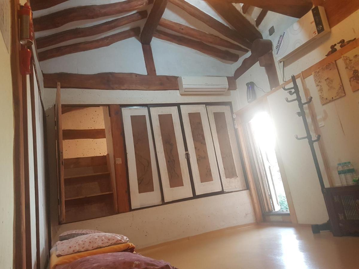 Gongsimga Hanok Guesthouse Seoul Bagian luar foto
