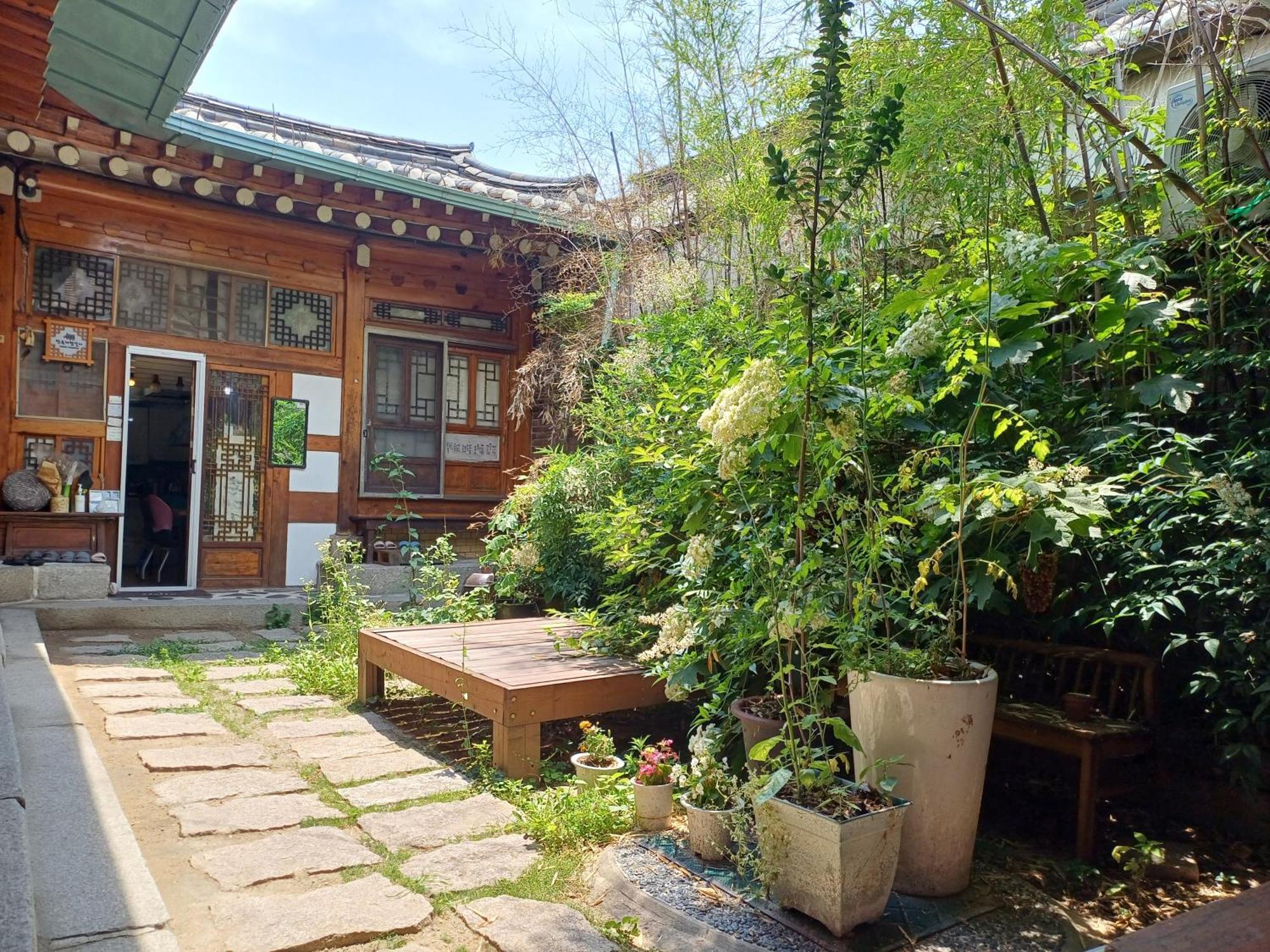 Gongsimga Hanok Guesthouse Seoul Bagian luar foto