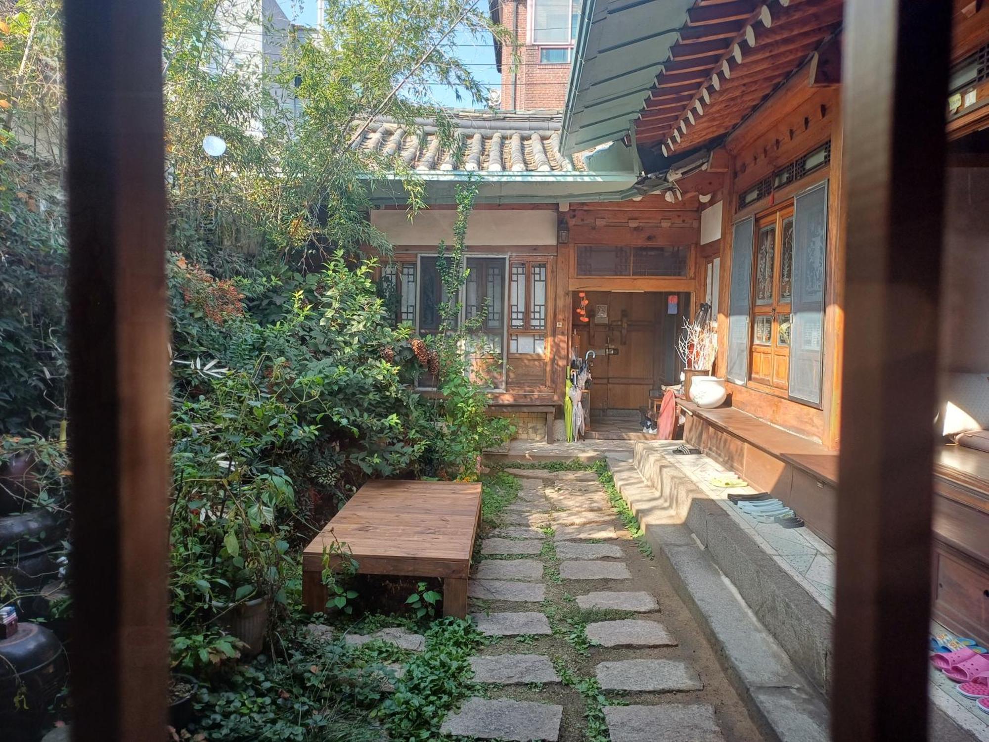 Gongsimga Hanok Guesthouse Seoul Bagian luar foto
