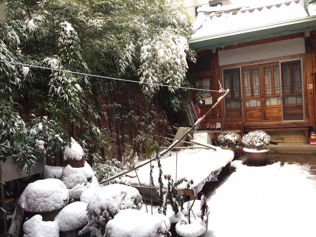 Gongsimga Hanok Guesthouse Seoul Bagian luar foto