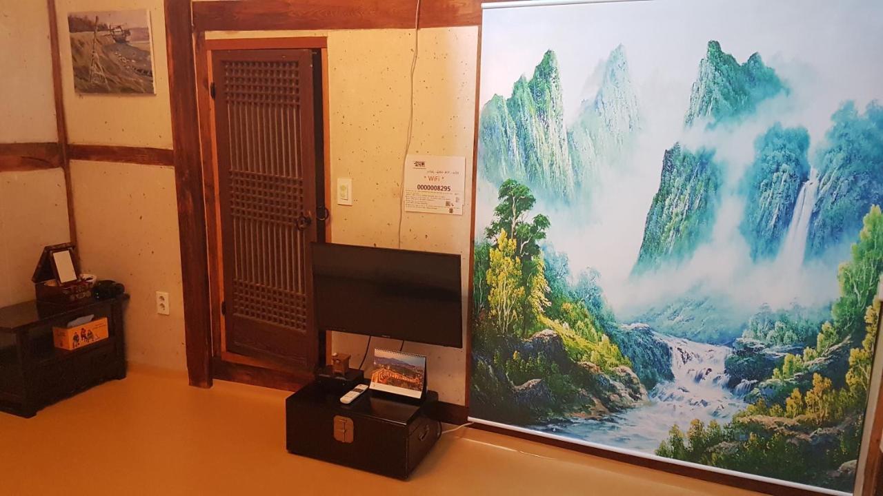 Gongsimga Hanok Guesthouse Seoul Bagian luar foto