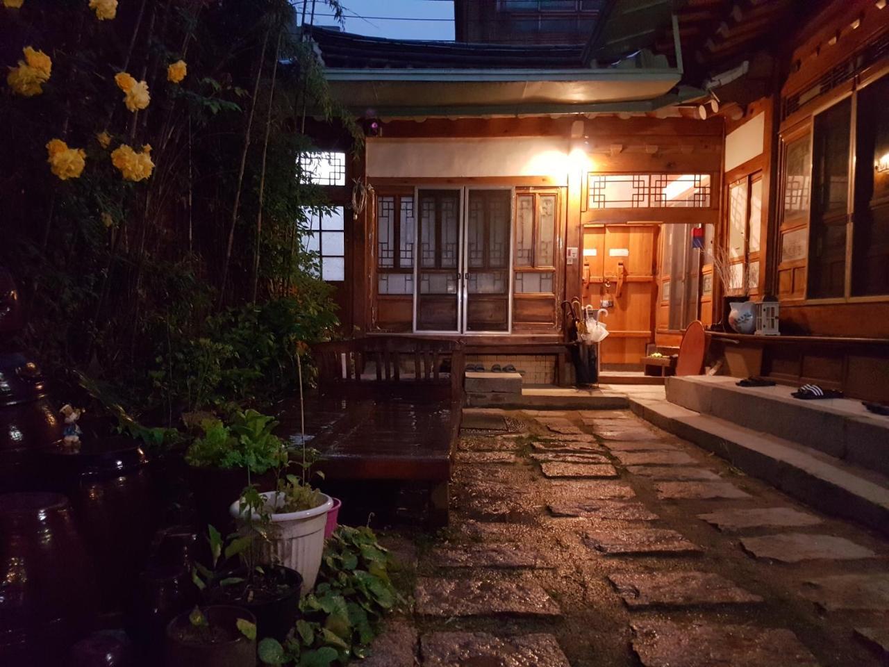 Gongsimga Hanok Guesthouse Seoul Bagian luar foto