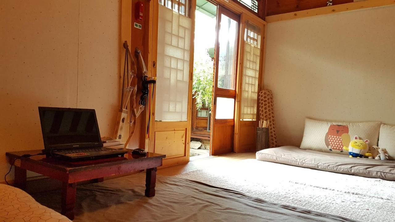 Gongsimga Hanok Guesthouse Seoul Bagian luar foto